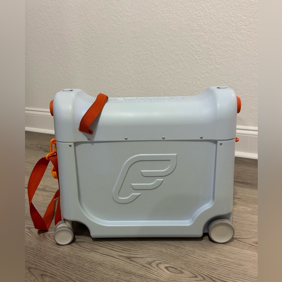 JetKids by Stokke BedBox Kid's Ride-On Suitcase Light Blue Clean W/bedding pad - Picture 3 of 11